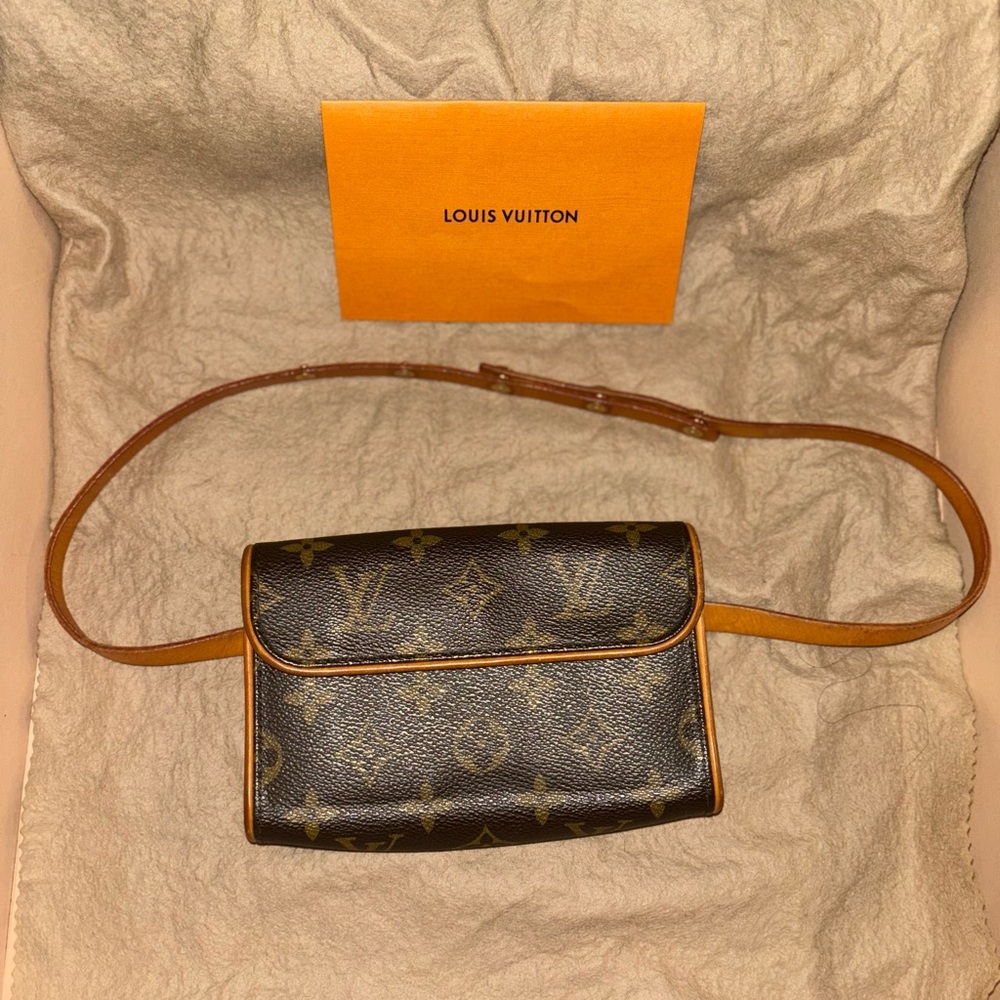 Louis Vuitton Mini Pouch w Strap